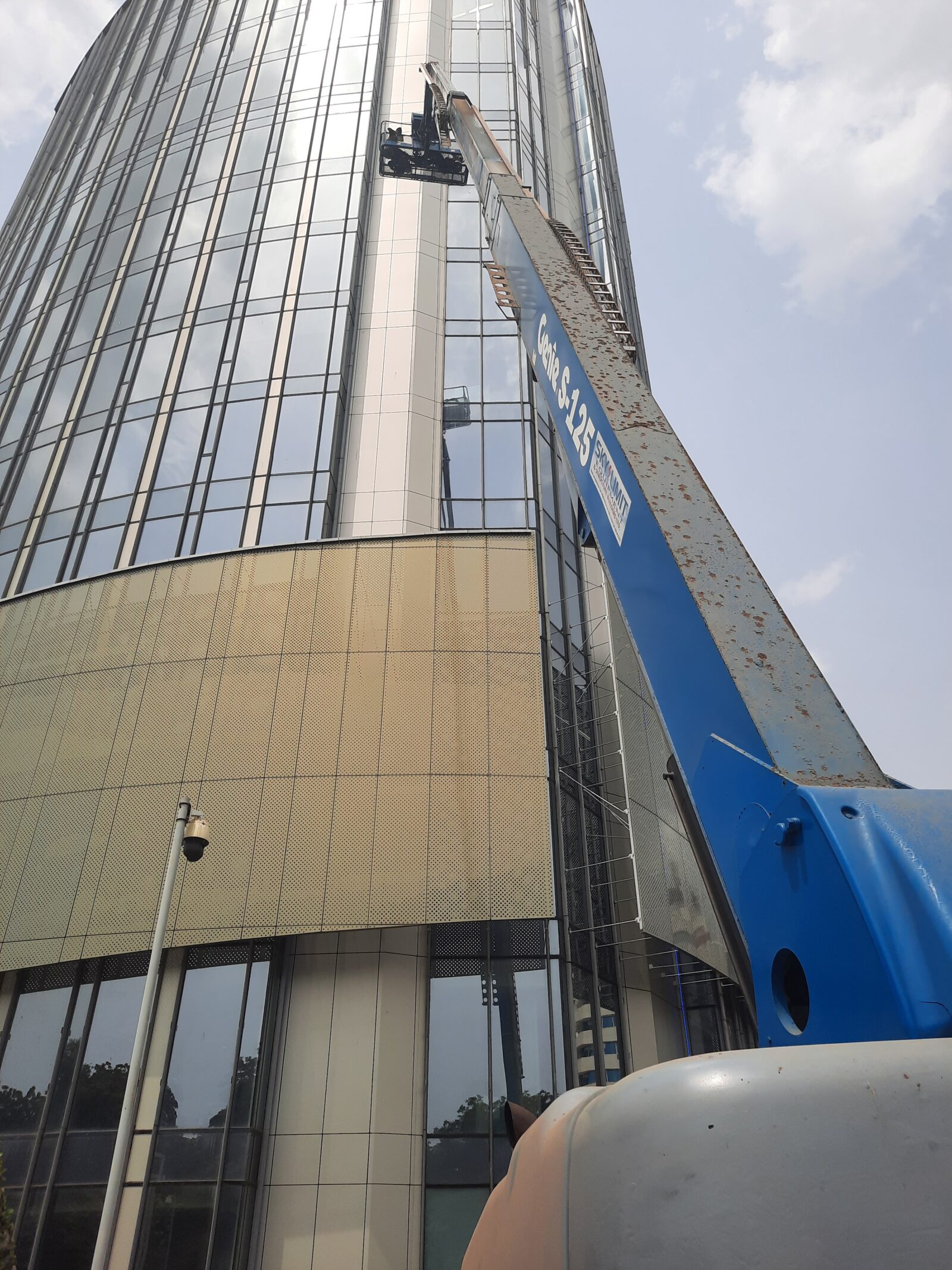Facilities Management for Ecobank HQ - project photo 2