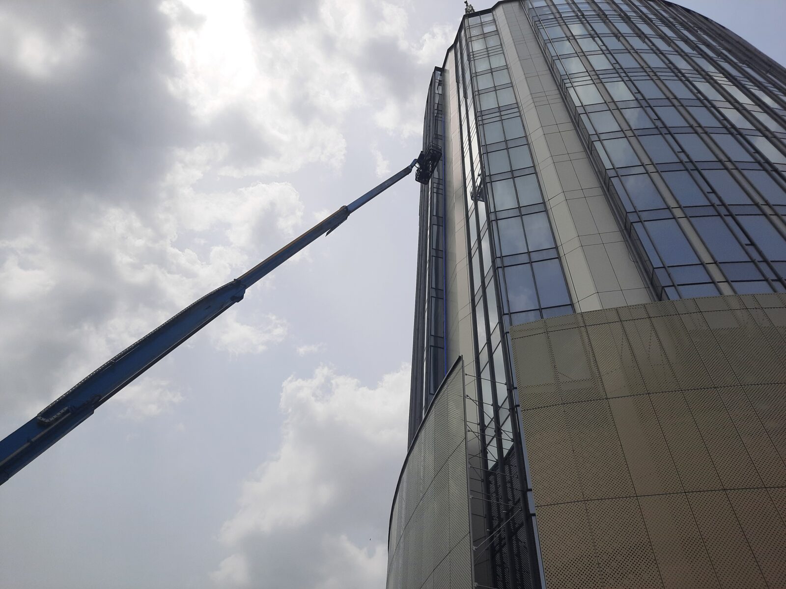 Facilities Management for Ecobank HQ - project photo 3